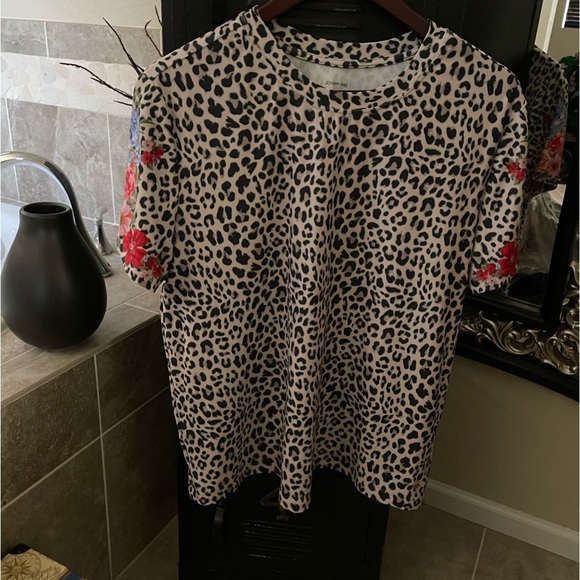Johnny Was Amabel Short Sleeve Animal Print Crew Neck Tee Size Large EUC - Picture 3 of 7